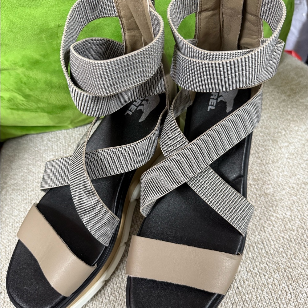 Sorel Women's Sandals in Black and Tan - Picture 6 of 8